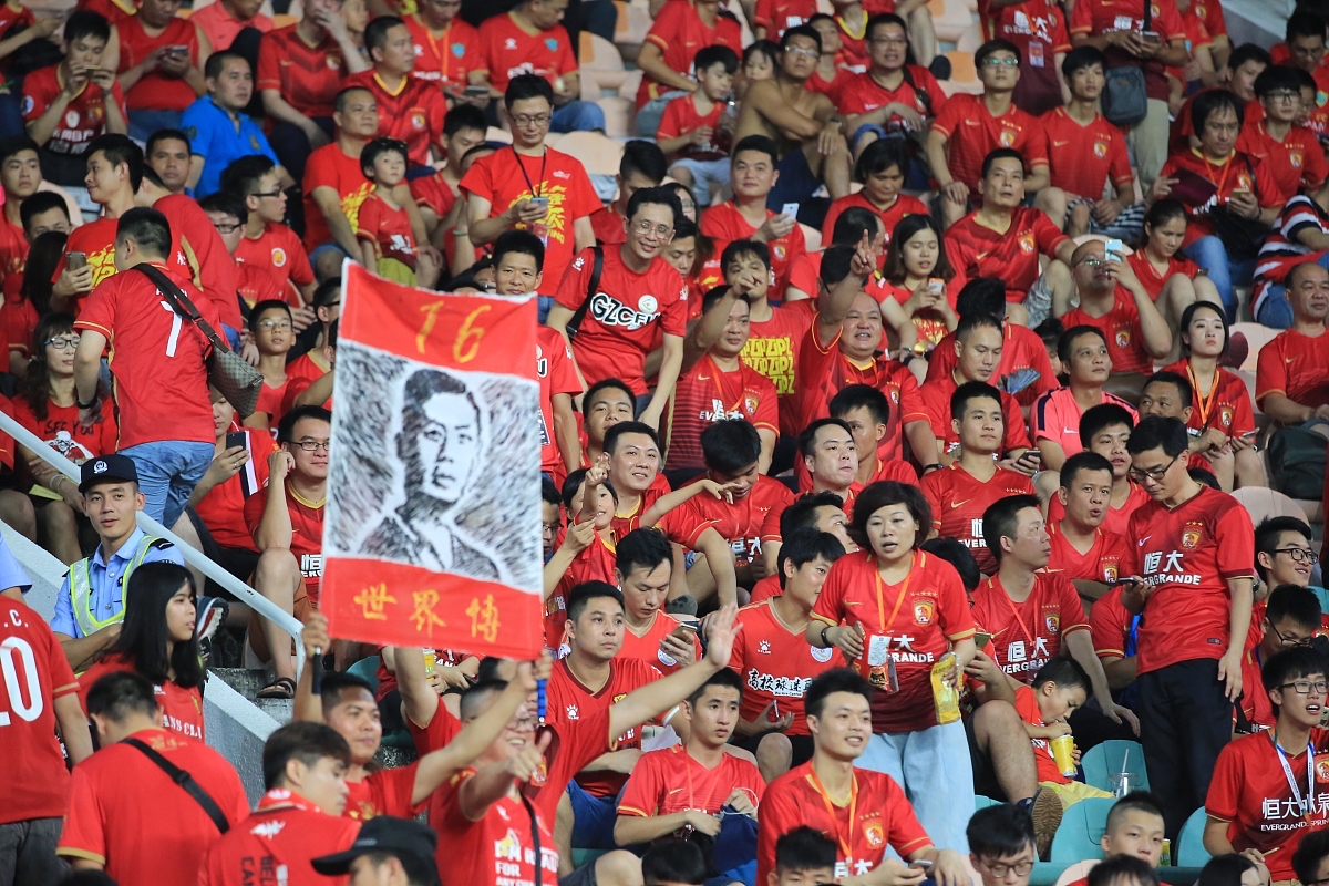 多支球队在国内顶级比赛中争夺胜利 多支球队在国内顶级比赛中争夺胜利