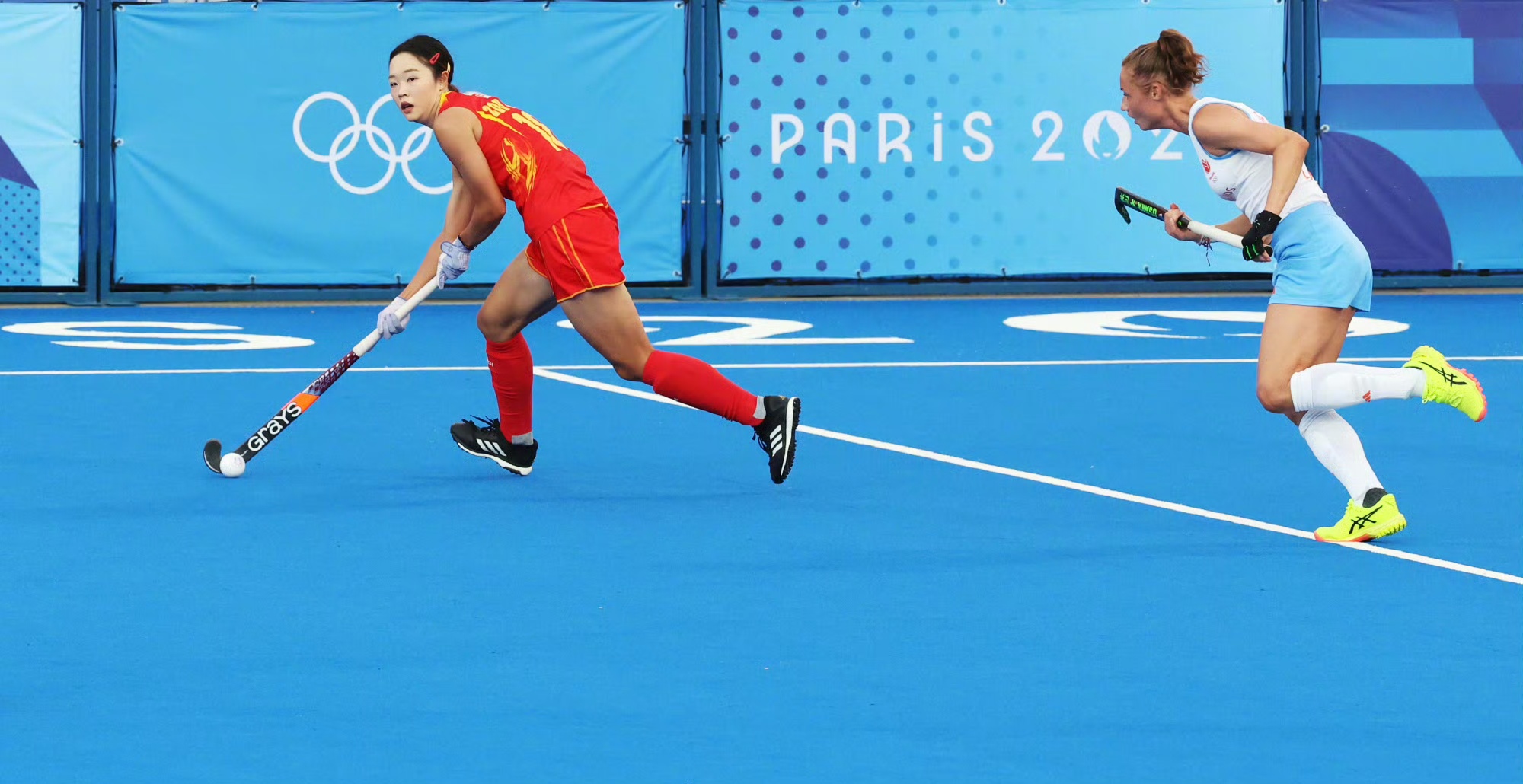 意大利选手勇夺女子曲棍球银牌