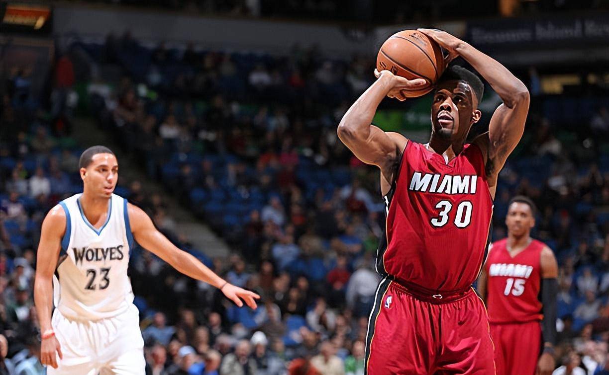 红牛二队碾压威廉姆斯，诺里斯点燃赛场