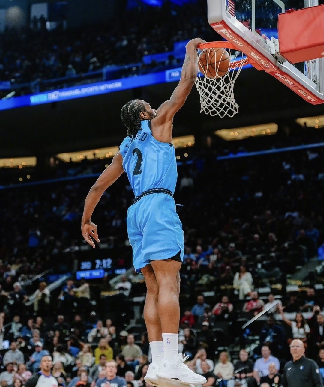 步行者横扫独行侠，伦纳德状态火热的简单介绍