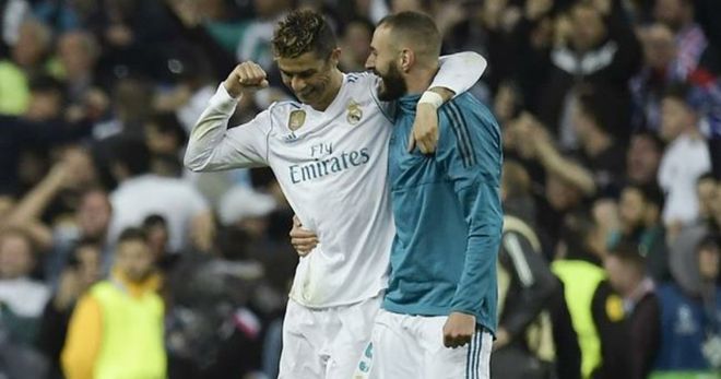 那不勒斯翻盘拜仁，本泽马带队取胜