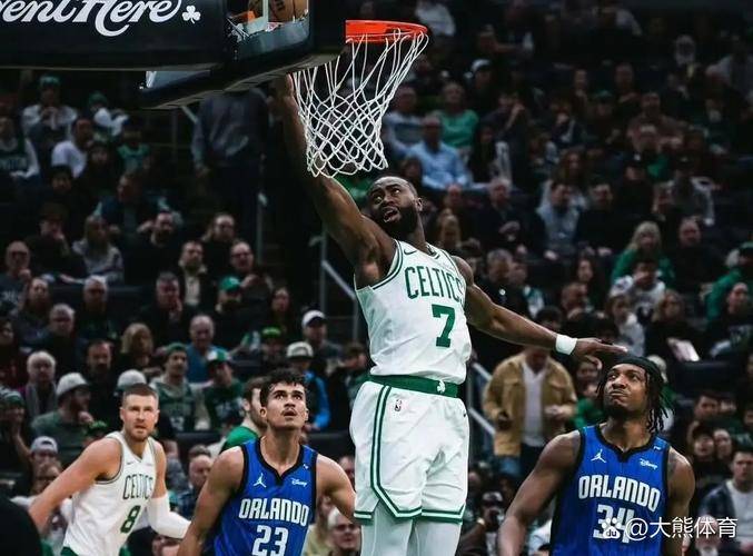 山东队鏖战凯尔特人,福克斯状态火热 山东队鏖战凯尔特人,福克斯状态火热